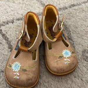🏖️☘️Brown Baby Walker Shoes with Floral Design